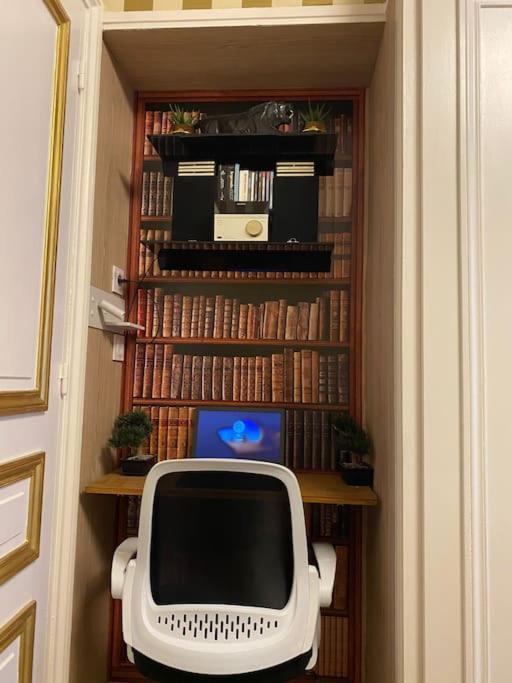 Premium 2 Minutes Walk From Champs-elysees * Parijs