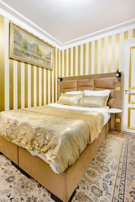 Premium 2 Minutes Walk From Champs-elysees Parijs
